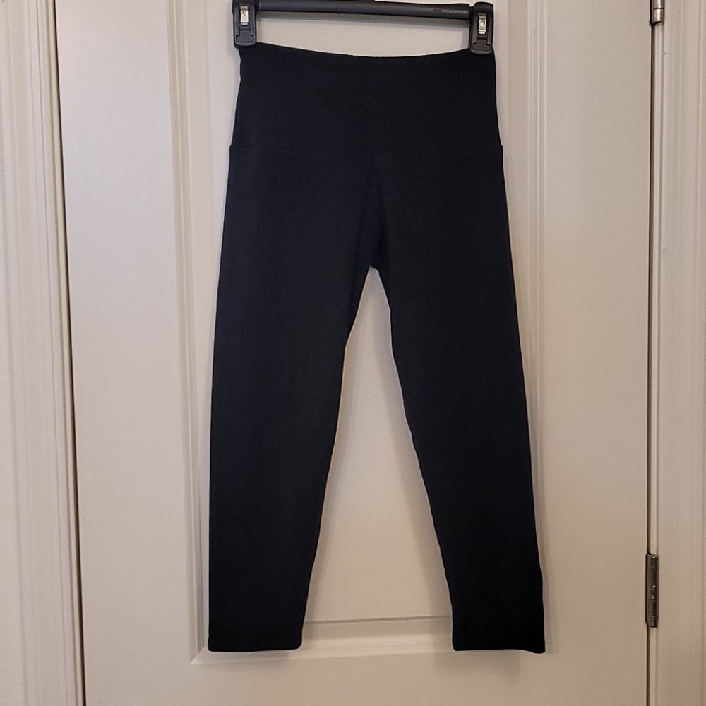 Ruby Ribbon Crop Leggings